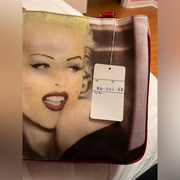 MARILYN MONROE shoulder bag with zippered inner pocket - red trim - Picture 4 of 6